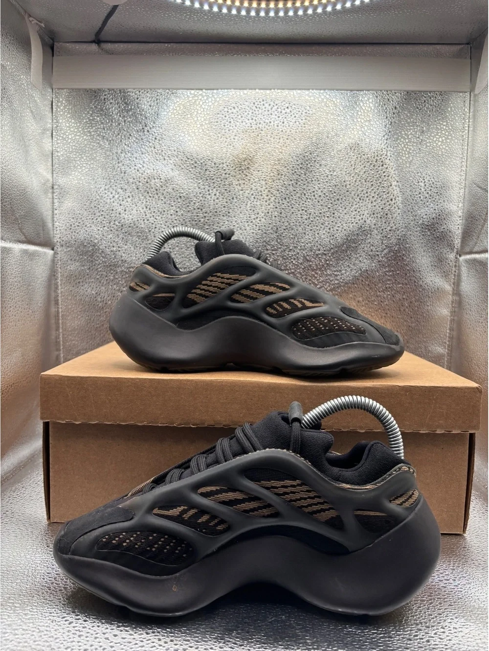 Adidas Yeezy 700 V3 clay brown